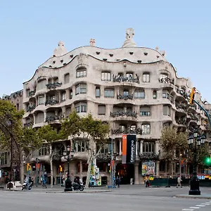 https://lumine-suites-barcelona-hostal.topbarcelonahotels.com